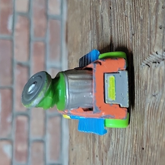 1986 OSCAR THE GROUCH BULLDOZER DIE CAST TRUCK - Picture 5 of 6